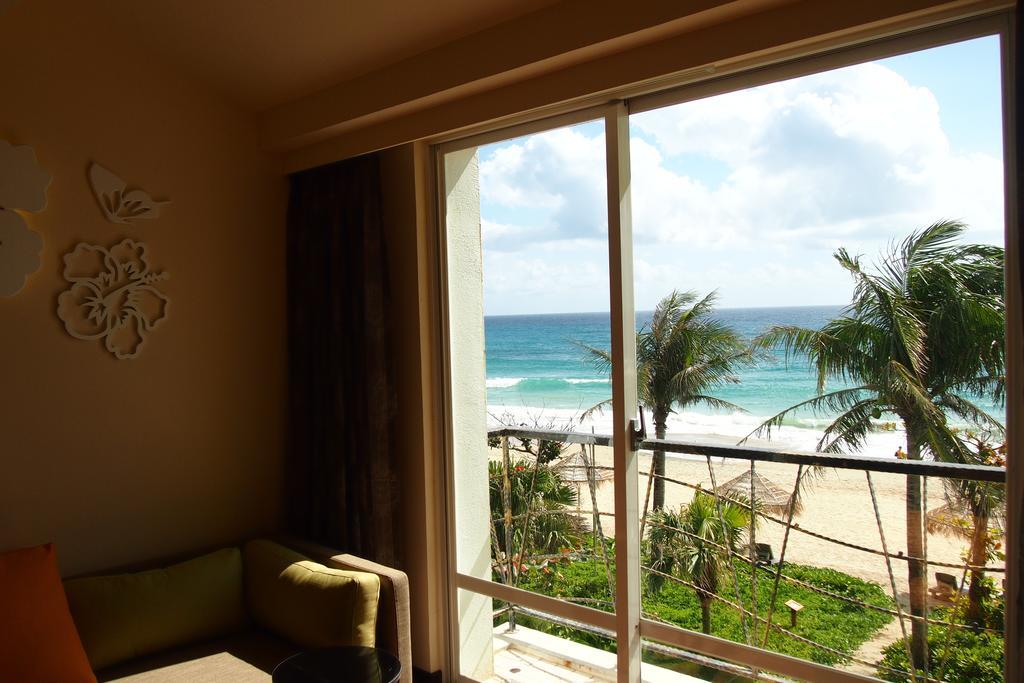 Chateau Beach Resort Kenting Eksteriør billede View from a room at the Grand Palladium Hotel