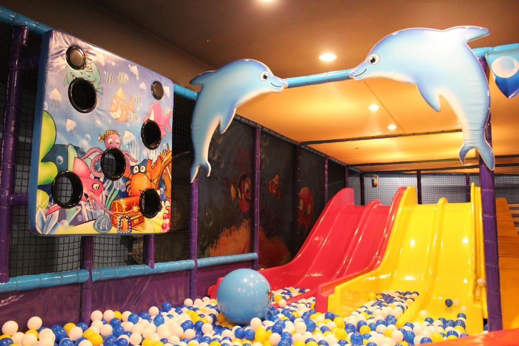 Chateau Beach Resort Kenting Eksteriør billede An indoor playground in Singapore